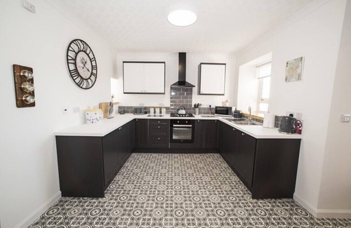 Isle of Lewis Cottage | AM BLÀR BEAG, family friendly, with a garden in Ness, Isle Of Lewis