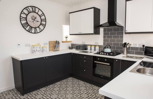 Isle of Lewis Cottage | AM BLÀR BEAG, family friendly, with a garden in Ness, Isle Of Lewis