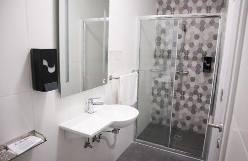 Tower Road House | AM Hostel