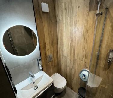 Katowice Apartment | Amadeus - 3 Sleep Room - Parking on Street