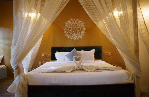 Ashvem Hotel | Amadi Beach Front Resort