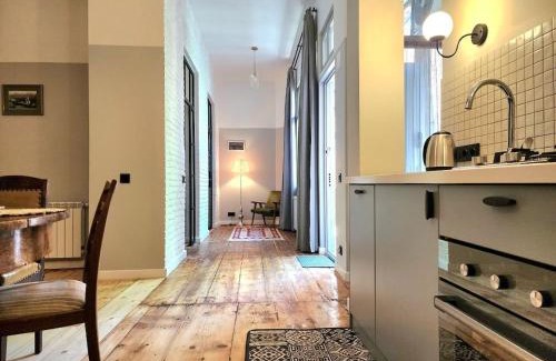 Sololaki Apartment | Amaghleba birds