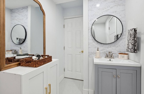 Southwest Coconut Grove House | Amalfi Cottage - 1/1 Tropical Paradise in Grove