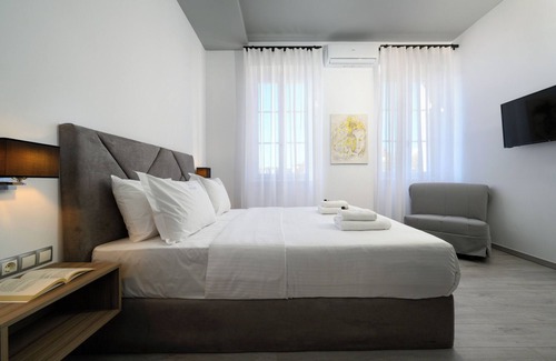 Corfu Town Hotel | Amalphi Corfu City Living by Konnect - Deluxe Suite Mairi