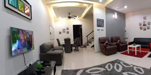 Kampung Sura Masjid House | Amanda Homestay Dungun 1