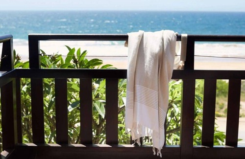 Palm Beach House | Amandalu - Direct Beachfront