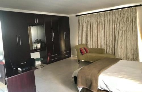 Bluewater Bay Bed & Breakfast | Amani Luxe Villa