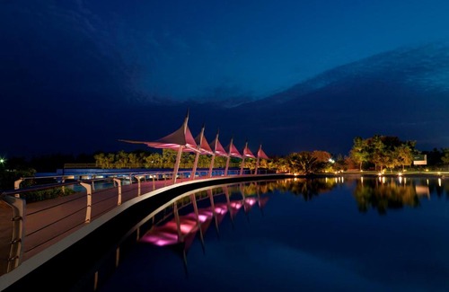 Hadapsar Hotel | Amanora The Fern Hotels & Club