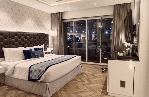 Hadapsar Hotel | Amanora The Fern Hotels & Club