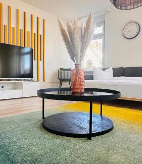 Rheinhausen Apartment | AMAO Amber - 120 m2 Group Apartment - 10 Guests - King-Size Beds - 2 Bathrooms - Free Parking