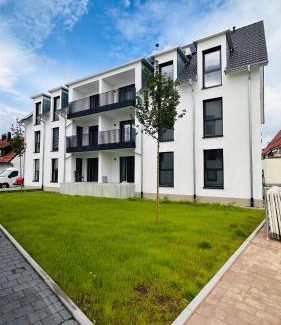 Elgersweier Apartment | AMAO Indigo - Rollstuhlgerechte Suite - 62 qm - Balkon & Tiefgarage - Aufzug - Kingsize-Bett - Nähe Messelevator