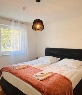 Elgersweier Apartment | AMAO Pearl - Rollstuhlgerechte Suite - 94 qm - Balkon & Tiefgarage - Aufzug - Nähe Messe - bis 10 Pers 2Whg