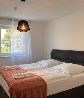 Elgersweier Apartment | AMAO Pearl - Rollstuhlgerechte Suite - 94 qm - Balkon & Tiefgarage - Aufzug - Nähe Messe - bis 10 Pers 2Whg