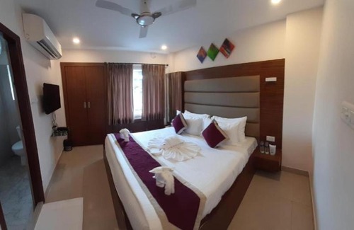 Lake Town Hotel | Amar Tree Express
