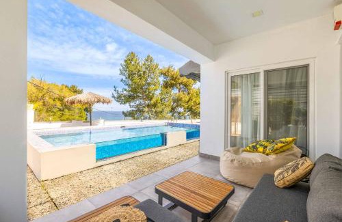 Neromilos Villa | Amare La Vita Villa by Solmar Villas