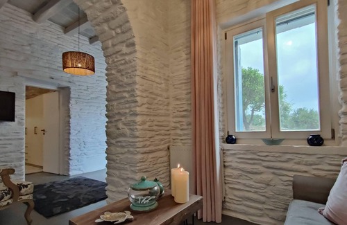 Menites House | Amarienitas Junior Suite