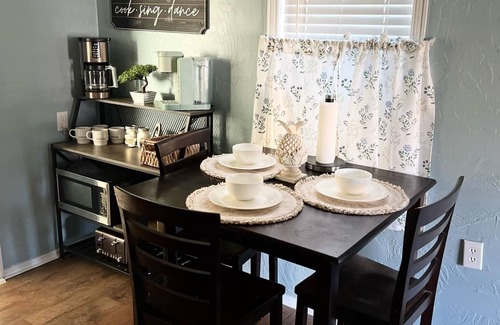 Amarillo House | Amarillo By Morning Charming 2-bedroom house in fantastic Amarillo with WiFi, AC