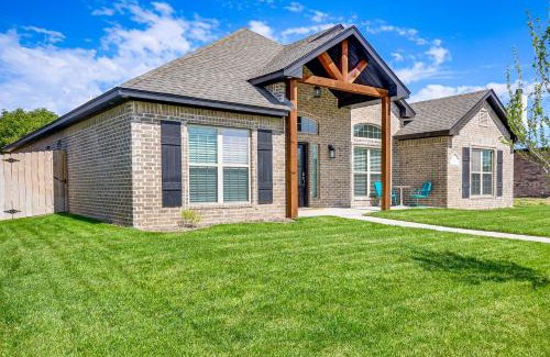 Amarillo House | Amarillo Home with Hot Tub, 7 Mi to Wolflin Square!