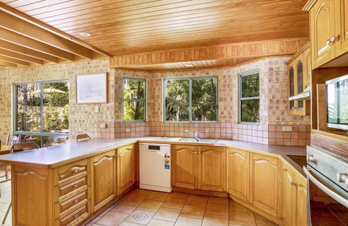 Rainbow Beach House | Amaroo - Rainbow Shores. Room For Everyone! Walk to the Beach! Pool