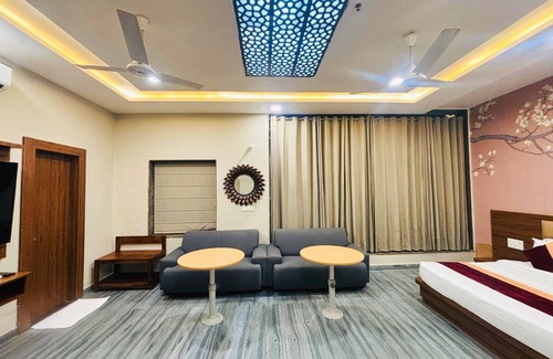Malviya Nagar Hotel | Amarvilas hotel and Resort