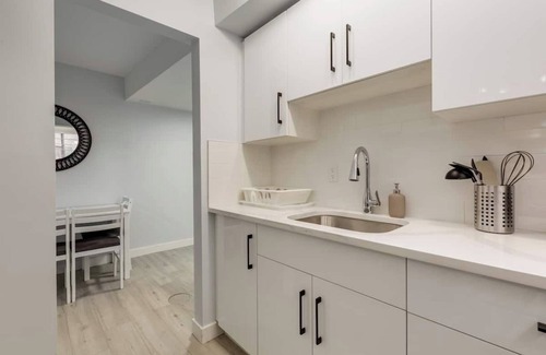 Southwest Calgary Apartment | Amazing 1 BDRM Apt in DT Calgary
