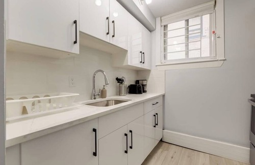Southwest Calgary Apartment | Amazing 1 BDRM Apt in DT Calgary