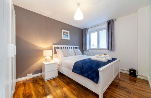 Hammersmith and Fulham Apartment | Amazing 1 BR apartment, Barons Court