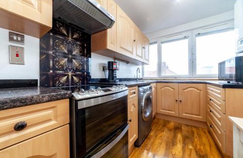Hammersmith and Fulham Apartment | Amazing 1 BR apartment, Barons Court
