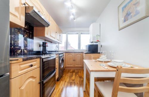 Hammersmith and Fulham Apartment | Amazing 1 BR apartment, Barons Court