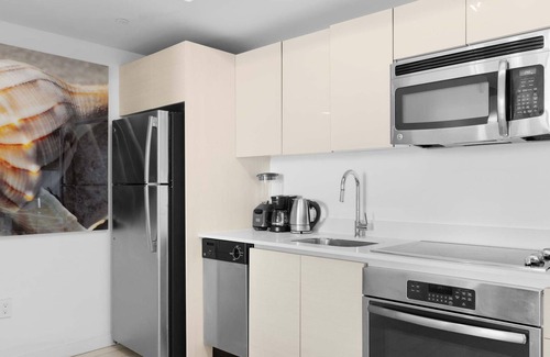 Hallandale Beach Apartment | Amazing 1BR Apartment + Pool + Fitness Center