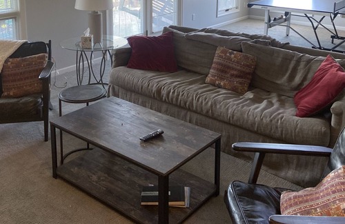 Avoca House | Amazing 2-bedroom condo on the lake