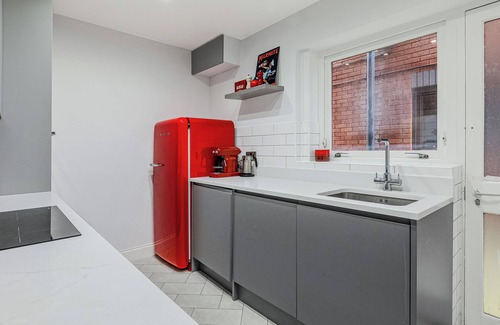 Syon Apartment | Amazing 2 BR ground floor apt, Brentford
