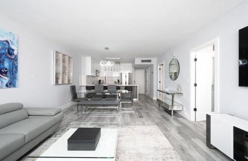 Hollywood South Central Beach Apartment | AMAZING 2BR 2BA NEWLY RENO BEACHFRONT APT W/BEACH VIEW