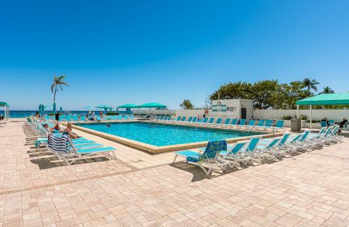 Hollywood South Central Beach Apartment | AMAZING 2BR 2BA NEWLY RENO BEACHFRONT APT W/BEACH VIEW