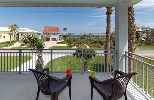 New Smyrna Beach House | Amazing 3-bedroom house across the street from the beach in New Smyrna Beach, FL