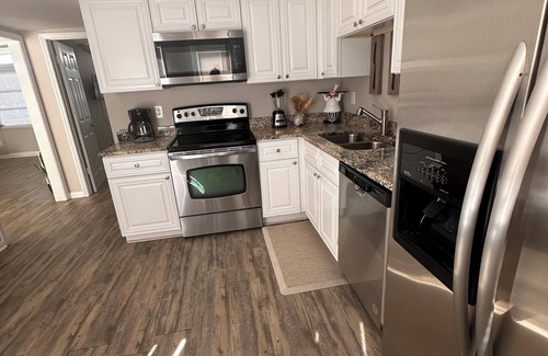 Tampa House | Amazing 3 bedroom 2 bath 2 car garage with patio minutes to Busch Gardens