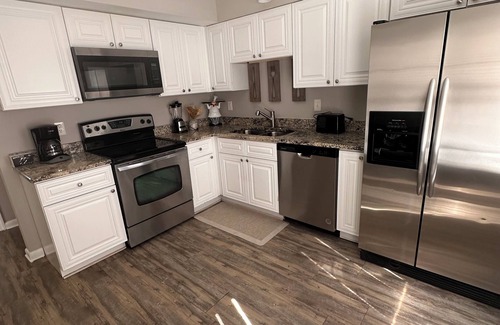 Tampa House | Amazing 3 bedroom 2 bath 2 car garage with patio minutes to Busch Gardens