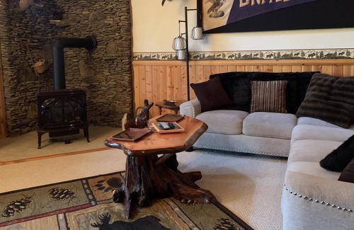 Alpine Lake Cabin | Amazing 3 bedroom cabin with a screened in back porch!