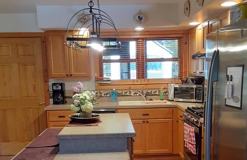 Alpine Lake Cabin | Amazing 3 bedroom cabin with a screened in back porch!