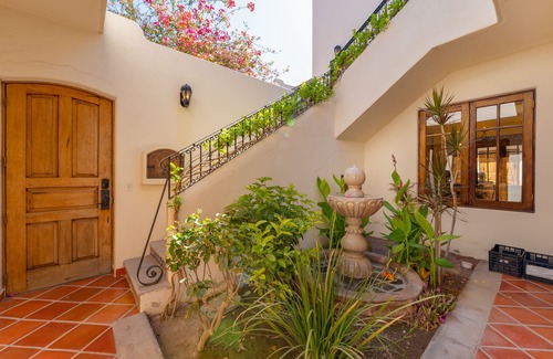 Nopolo House | Amazing 3 Bedrooms & 3 bathrooms home in Founders area.