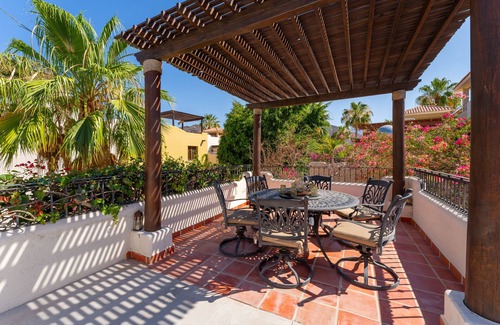 Nopolo House | Amazing 3 Bedrooms & 3 bathrooms home in Founders area.