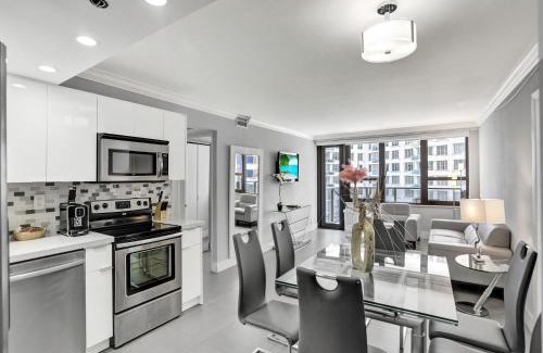 Mid Beach Apartment | Amazing 3BD Ocean View Condo Beach Service 715