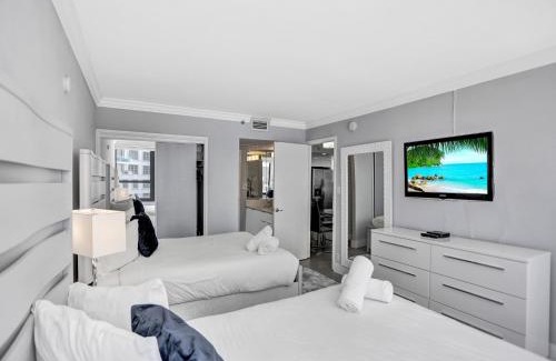 Mid Beach Apartment | Amazing 3BD Ocean View Condo Beach Service 715