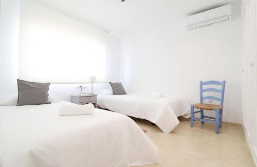 Marbella Apartment | Amazing 3bedroom flat with seafront views & pool by SharingCo