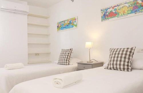 Marbella Apartment | Amazing 3bedroom flat with seafront views & pool by SharingCo