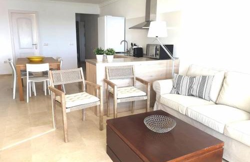 Marbella Apartment | Amazing 3bedroom flat with seafront views & pool by SharingCo