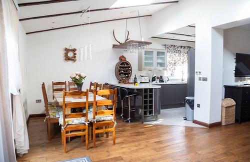 Becontree House | Amazing 4 Bedroom house with a garden