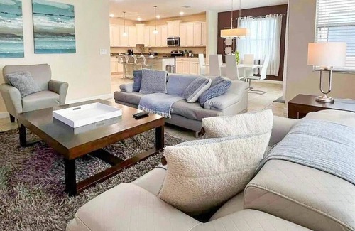 West Kissimmee House | Amazing 4 Bedrooms/3 Bath/Sleeps 10