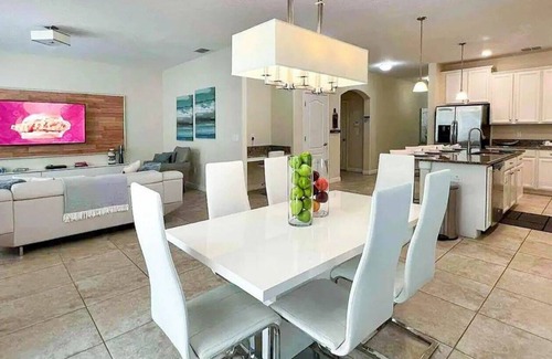 West Kissimmee House | Amazing 4 Bedrooms/3 Bath/Sleeps 10
