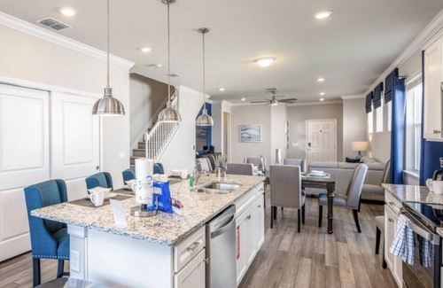 Davenport House | Amazing 5/6 Vacation home at Windsor Island Resort!